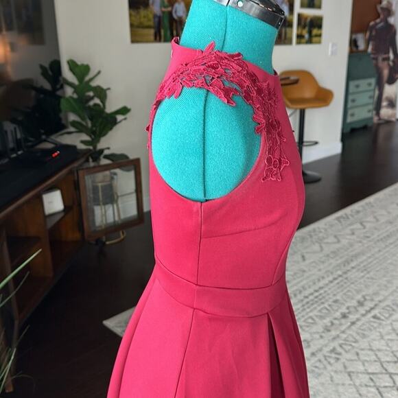 Merlot deep red cocktail dress with lace details size small - Picture 9 of 10